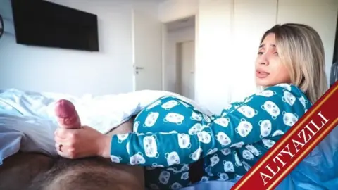Tatmin Olmayan Kadın Üvey Oğlunun Büyük Sikini İstiyordu